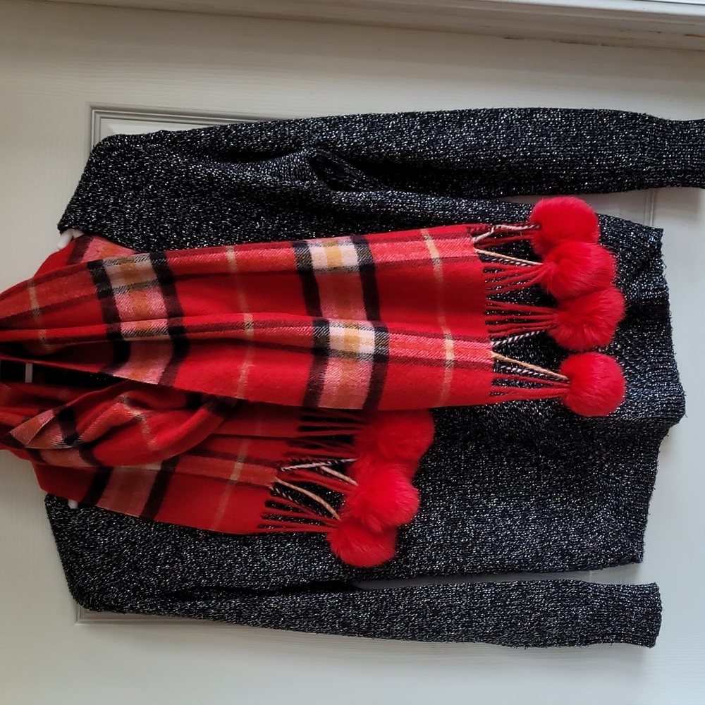 NWOT Macy's Plaid Pompom Scarf - Picture 3 of 10